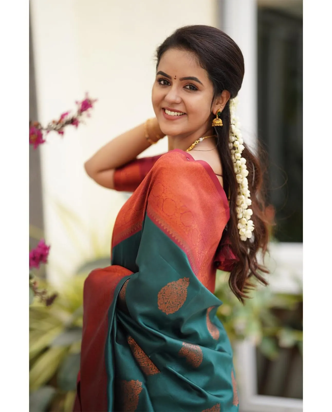 Imbrication Rama Soft Silk Saree With Artistic Blouse Piece