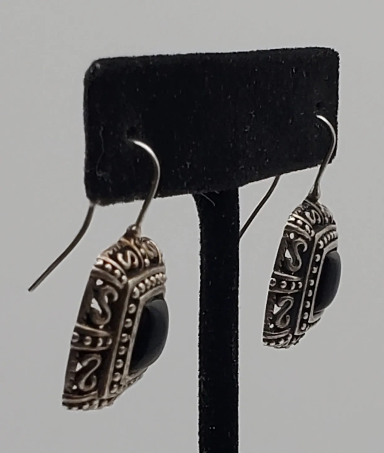 Vintage Black Onyx Cabochon Pierced Design Sterling Silver Drop Earrings