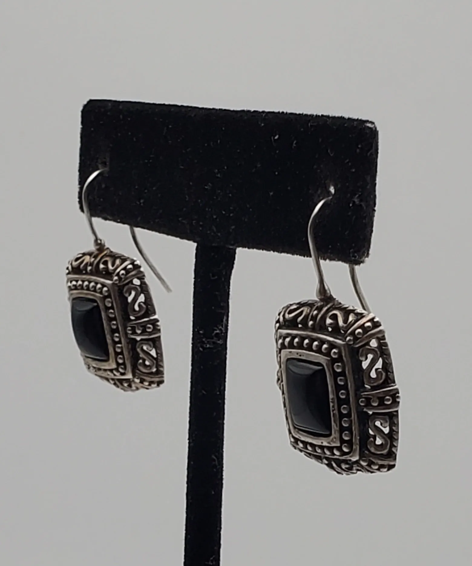 Vintage Black Onyx Cabochon Pierced Design Sterling Silver Drop Earrings