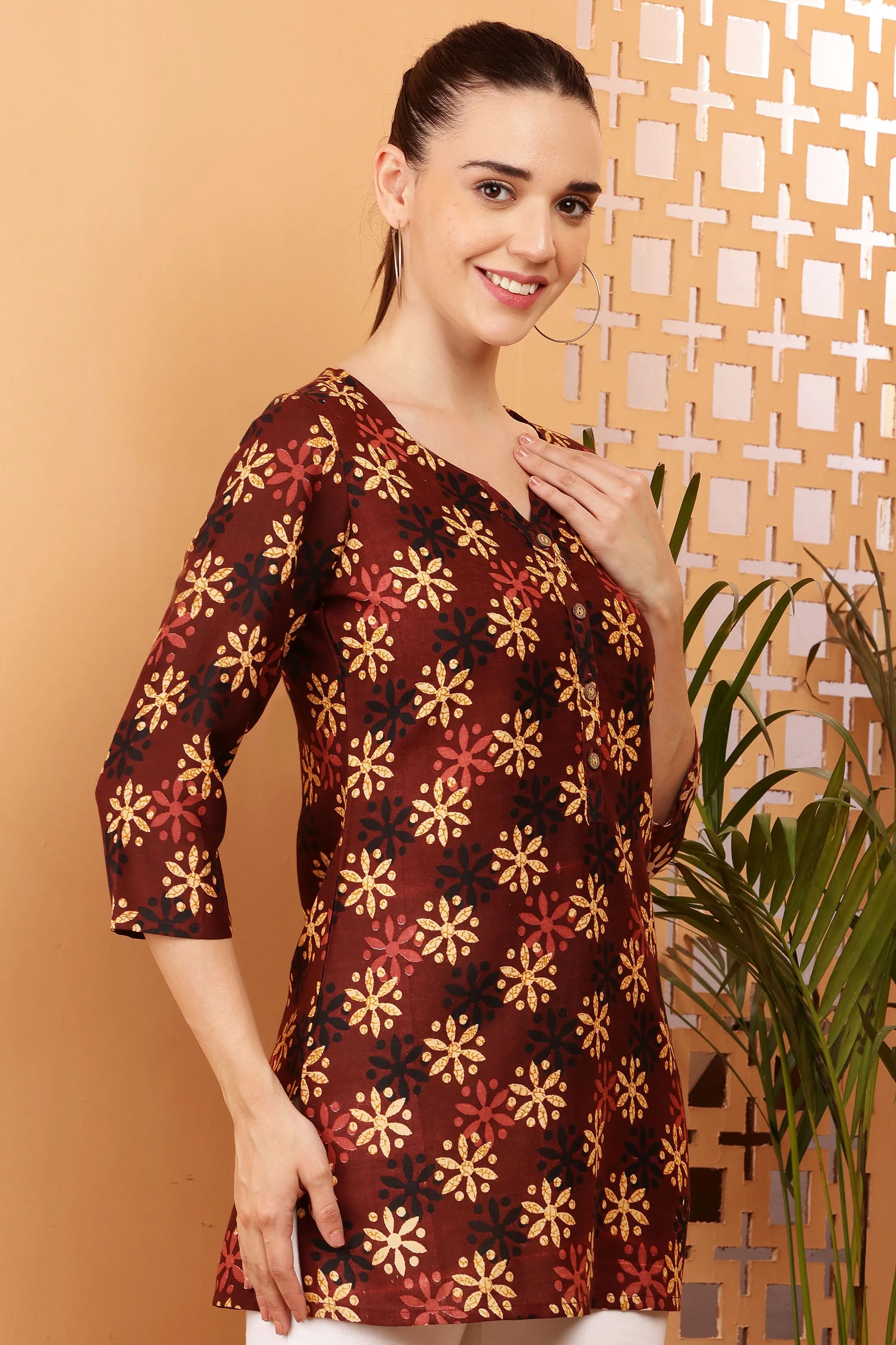 Women Maroon Applique Rayon Kurti